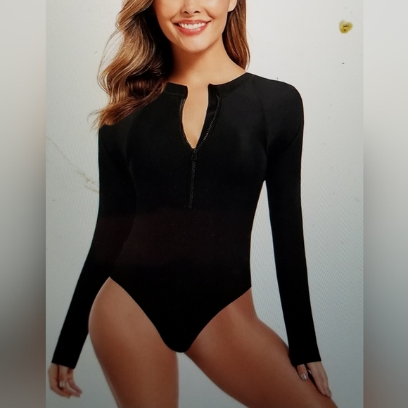 NWT LONG SLEEVE RASH GUARD UV PROTECTION ZIP FRONT BUILT IN BRA - Picture 2 of 8